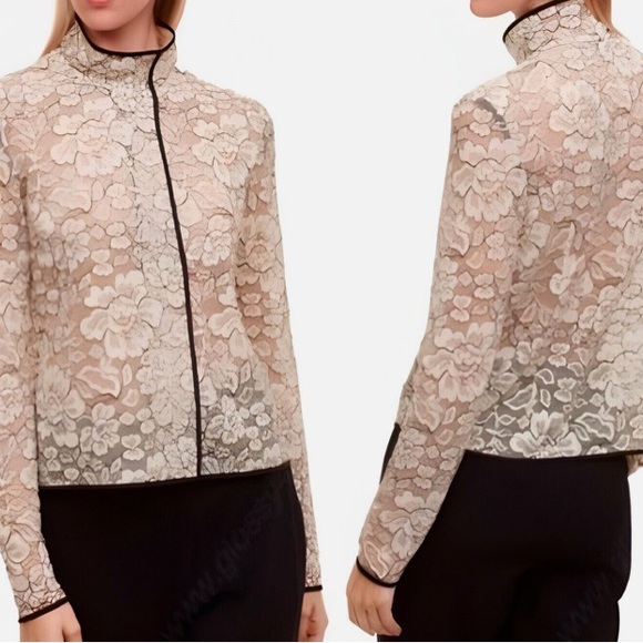 Aritzia Tops - Aritzia⭐️Babaton Lace Blouse♥️